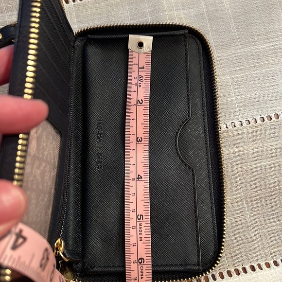 Michael Kors Wristet - Picture 7 of 9